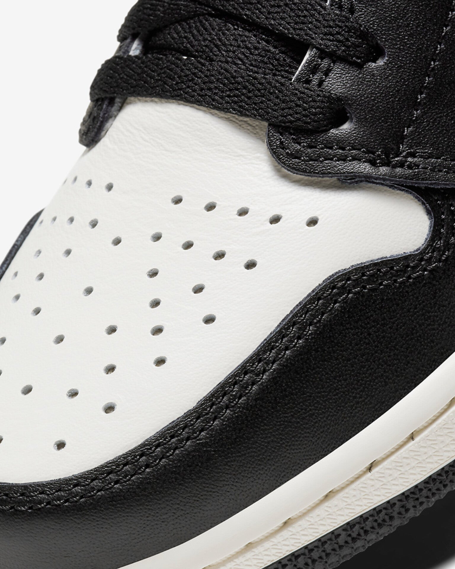 AIR JORDAN RETRO 1 HIGH (DARK MOCHA)