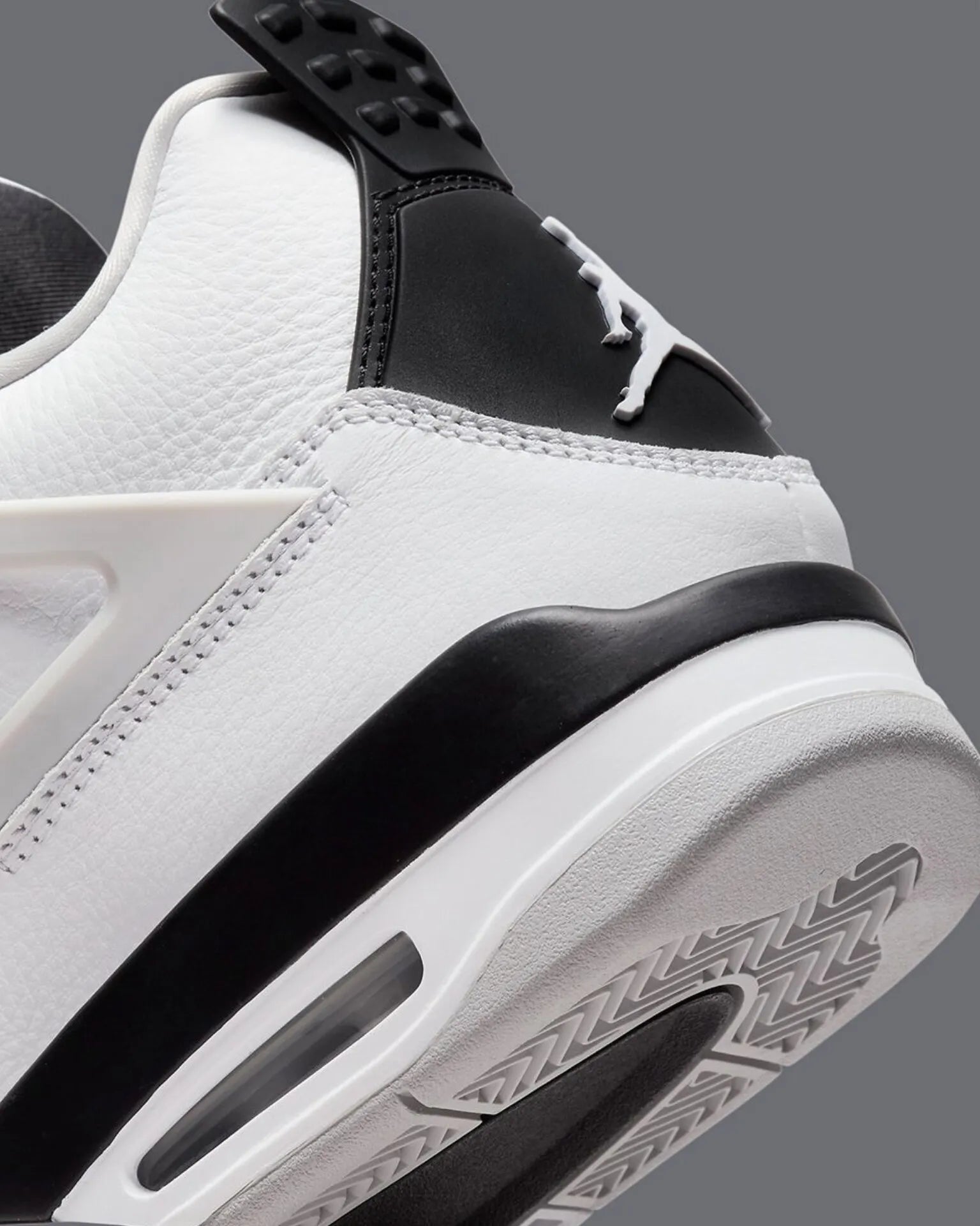 AIR JORDAN RETRO 4 (MILITARY BLACK)