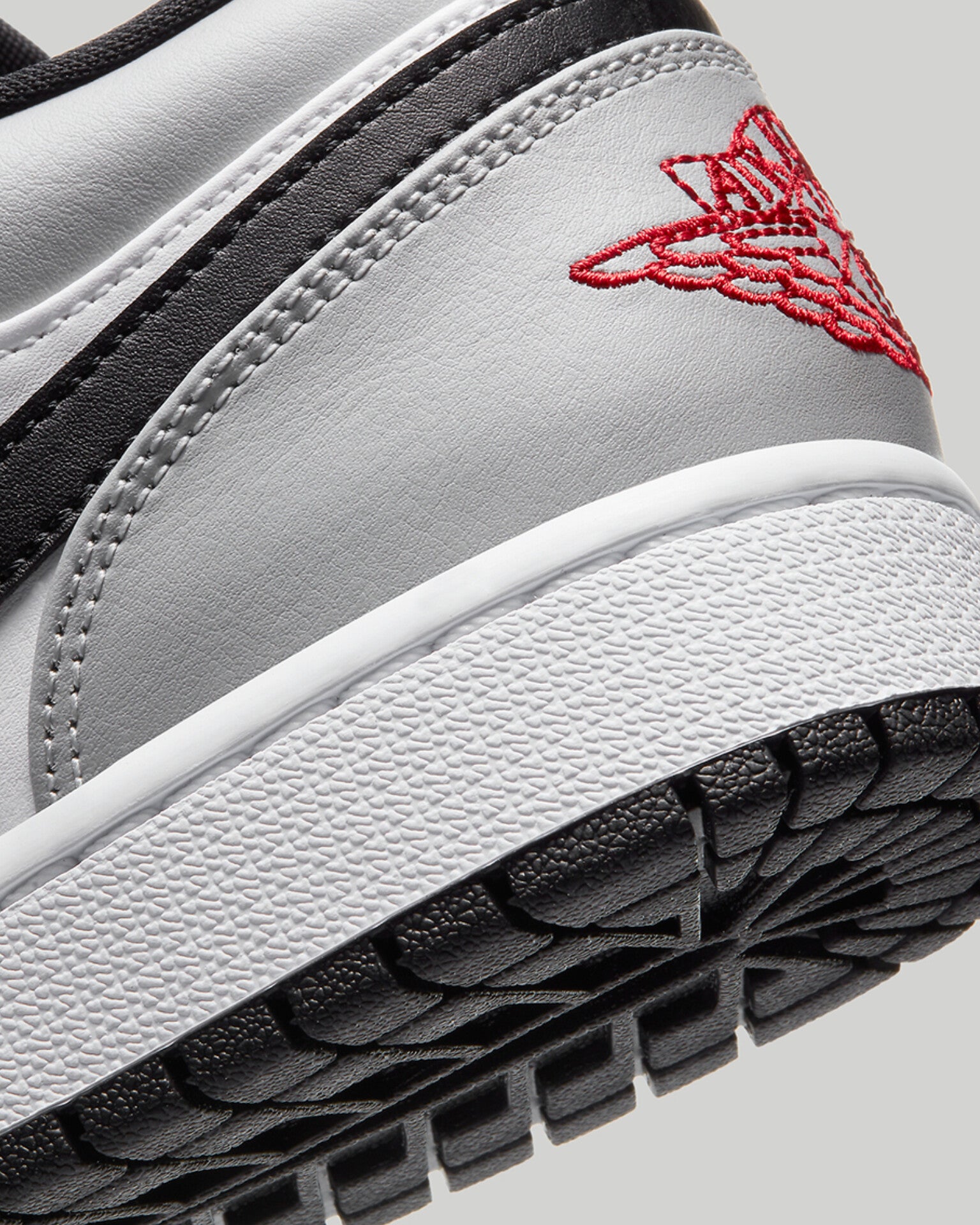 AIR JORDAN RETRO 1 LOW (SMOKE GREY)