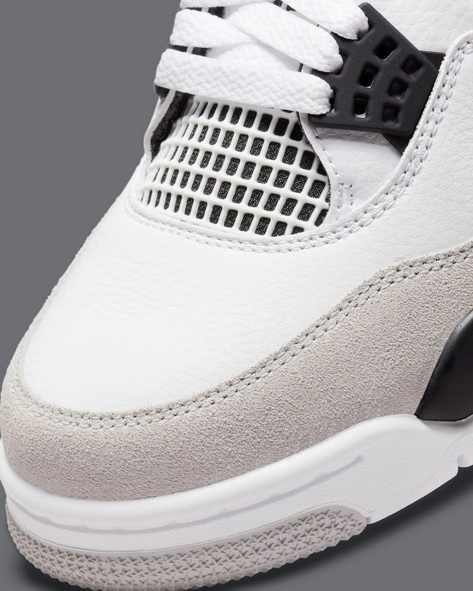 AIR JORDAN RETRO 4 (MILITARY BLACK)