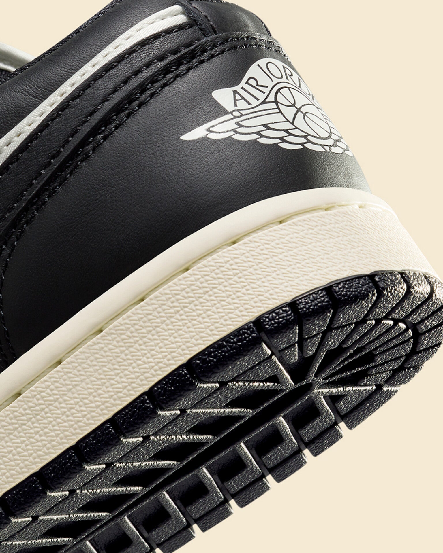 AIR JORDAN RETRO 1 LOW (PANDA)