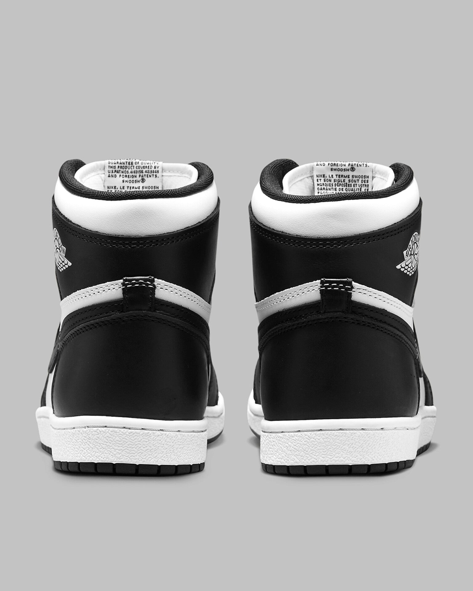 AIR JORDAN RETRO 1 HIGH (BLACK/WHITE)