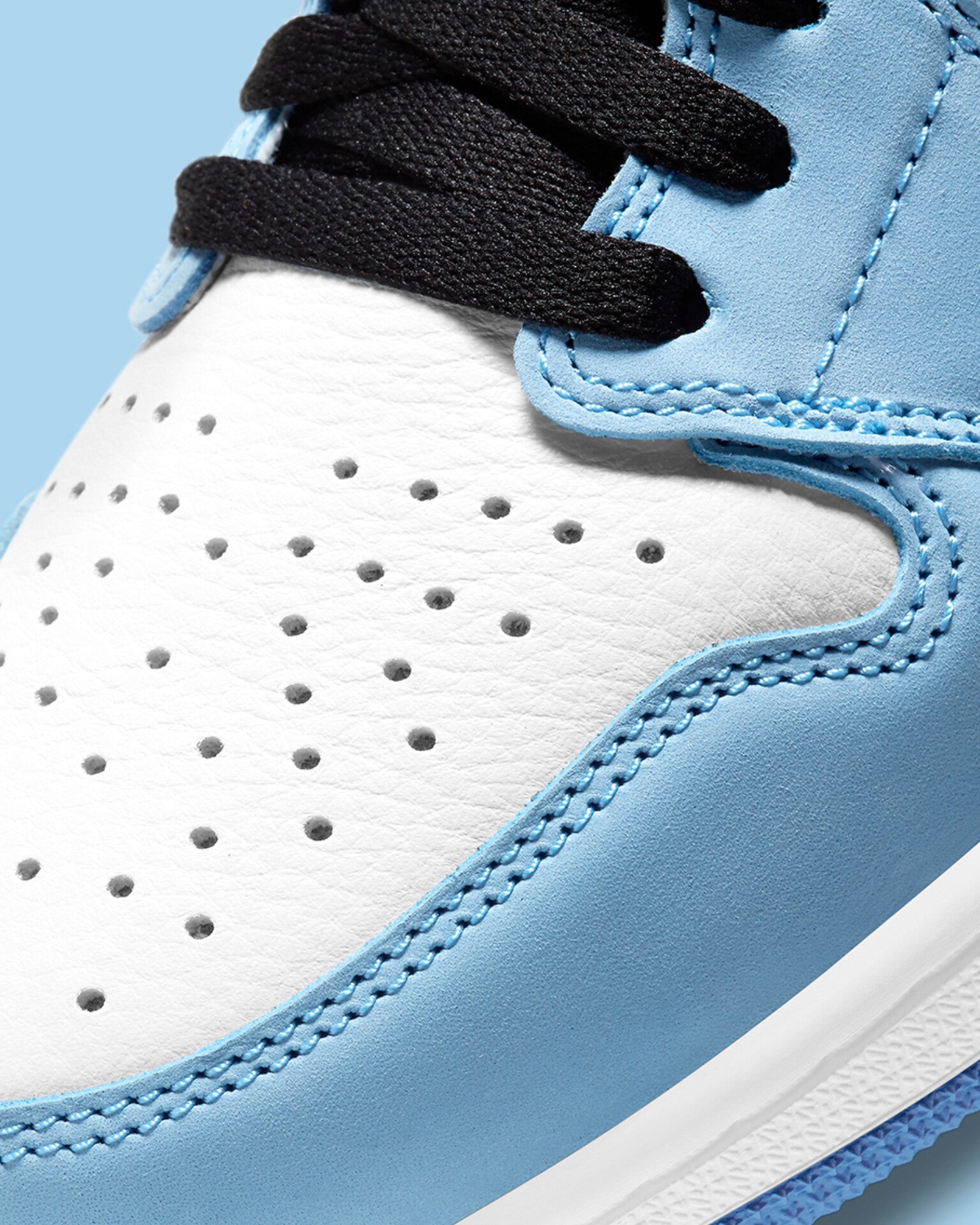 AIR JORDAN RETRO 1 HIGH (UNIVERSITY BLUE)