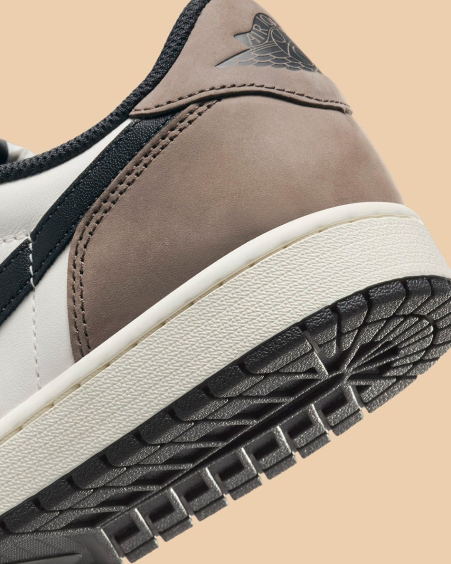 AIR JORDAN RETRO 1 LOW (MOCHA)