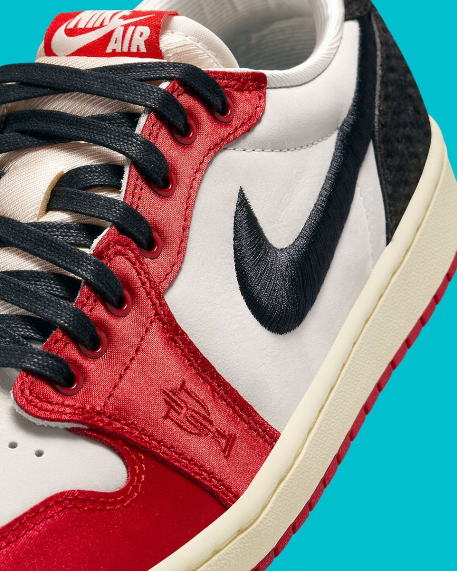 AIR JORDAN RETRO 1 LOW (TROPHY ROOM)